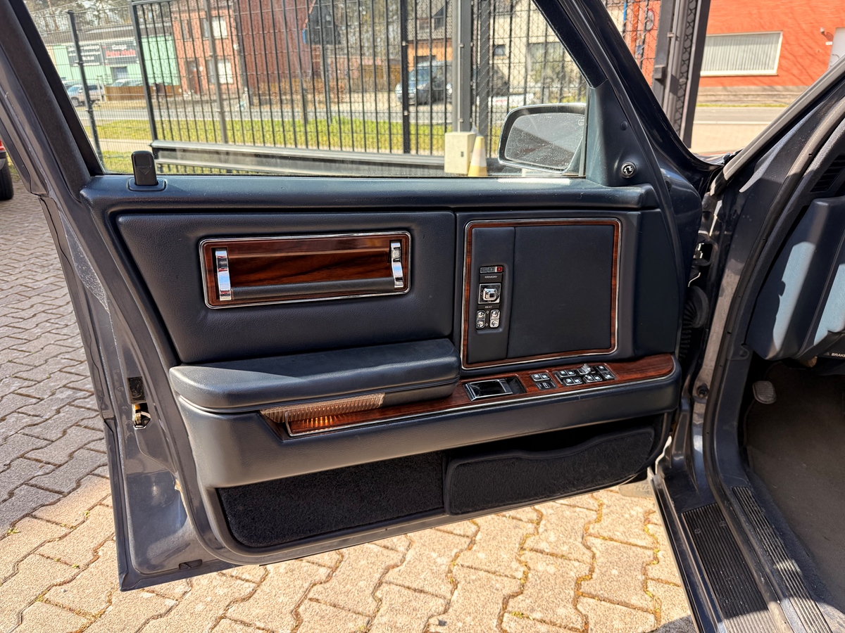 1991 Chrysler New Yorker Imperial 3.8